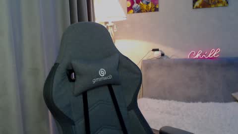 _lalune_ online show from February 2025 01:32:01 AM