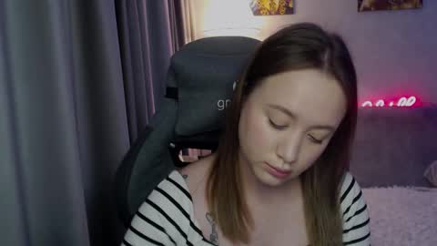 _lalune_ online show from October 2025 06:41:02 AM