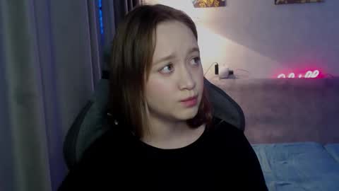 _lalune_ online show from October 2025 04:49:01 PM