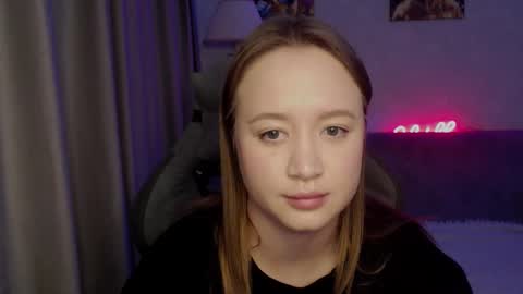 _lalune_ online show from October 2025 12:03:01 PM