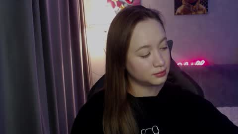 _lalune_ online show from October 2025 12:33:02 AM