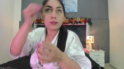 Lauralove online show from December 2025 03:30:01 PM
