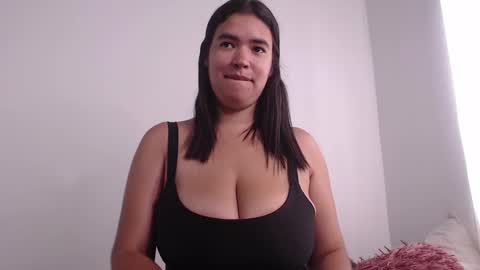 Snapshot of _leslie chatting on February 2025 04:55:01 PM Leslie online show from February 2025 04:55:01 PM