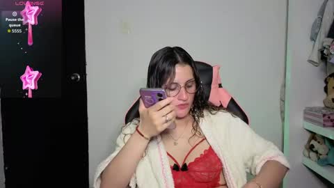 Lindasy online show from May 2026 09:32:02 PM