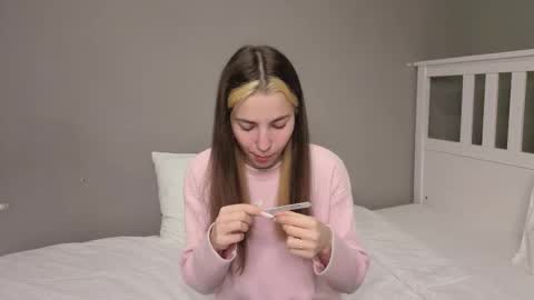 Snapshot of _little_butterfly_ chatting on November 2025 09:20:01 AM Emma online show from November 2025 09:20:01 AM