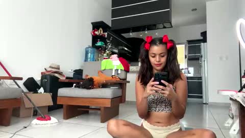 Little Wolfie online show from September 2025 04:50:01 PM