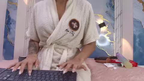 Snapshot of _lorrayne_ chatting on September 2025 12:05:01 PM Lorrayne online show from September 2025 12:05:01 PM