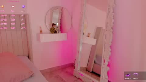 Snapshot of _lovelymia_ chatting on May 2026 02:52:01 AM Mia online show from May 2026 02:52:01 AM