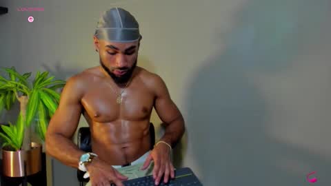 _luca_flame online show from November 2025 04:45:02 AM