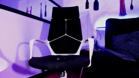 Snapshot of _luna_parisi chatting on January 2025 09:15:02 AM MISS LUNA online show from January 2025 09:15:02 AM