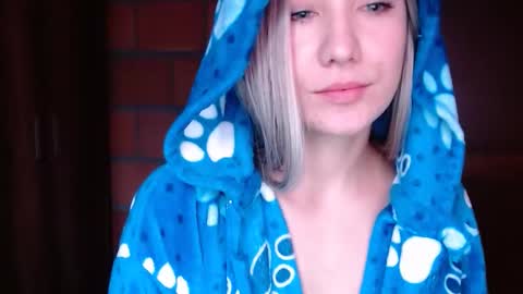 _lunablondie_ online show from February 2025 03:15:02 PM