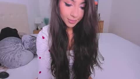 Lynna online show from December 2025 10:47:02 PM