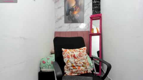 Mikoto  Alexia online show from January 2025 01:19:02 PM