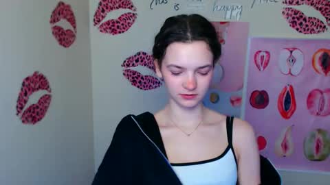 Susie online show from March 2026 06:52:01 AM