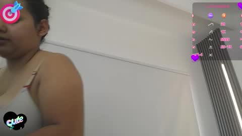  Mia  online show from October 2025 12:47:01 PM