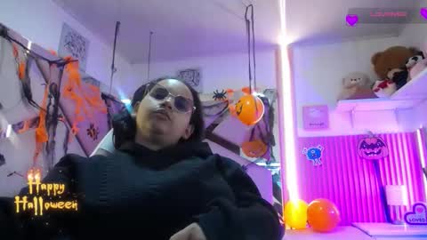  Mia  online show from November 2025 12:40:02 PM