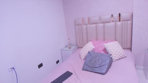 Mia  online show from January 2026 11:59:02 AM