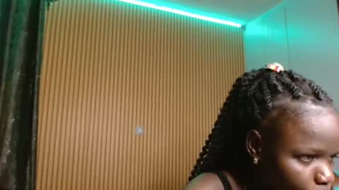 Snapshot of _milah chatting on November 2025 09:59:01 PM Milah online show from November 2025 09:59:01 PM