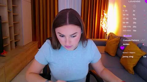 Mia online show from November 2025 09:54:02 AM