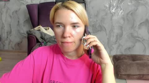 Snapshot of _miss_strawberry_ chatting on September 2025 08:06:02 AM Sofia birthday october 29 online show from September 2025 08:06:02 AM