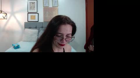 Snapshot of _naomi_s chatting on May 2026 01:54:02 PM _naomi_s online show from May 2026 01:54:02 PM