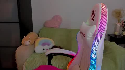 Mia with a big heart  online show from March 2025 06:57:01 AM