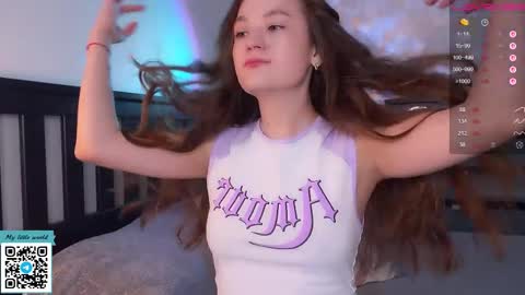 Mia with a big heart  online show from September 2025 11:09:01 AM