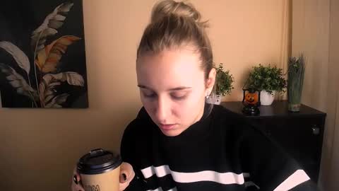 Snapshot of _nicole_new chatting on October 2025 09:22:01 AM Nica online show from October 2025 09:22:01 AM