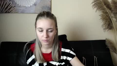 Snapshot of _nicole_new chatting on November 2025 10:39:02 AM Nica online show from November 2025 10:39:02 AM