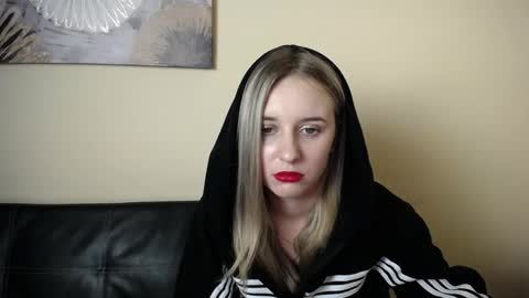 Snapshot of _nicole_new chatting on November 2025 01:54:02 PM Nica online show from November 2025 01:54:02 PM