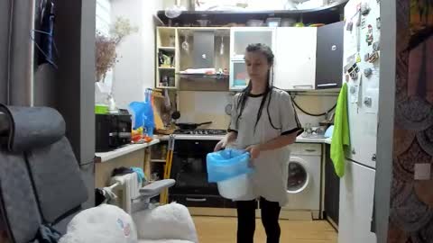 Nika online show from December 2025 05:17:01 PM