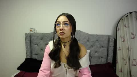 Paris online show from December 2025 07:05:01 AM