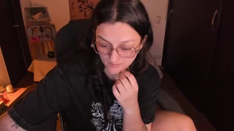 Snapshot of _peach__ chatting on April 2026 03:42:02 AM violeta ig online show from April 2026 03:42:02 AM