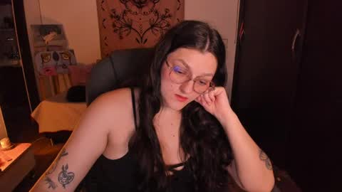 Snapshot of _peach__ chatting on April 2026 04:06:01 AM violeta ig online show from April 2026 04:06:01 AM