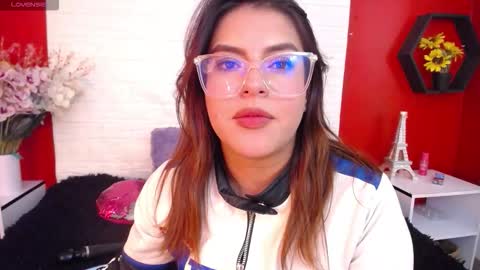 Laura online show from October 2025 07:22:01 PM