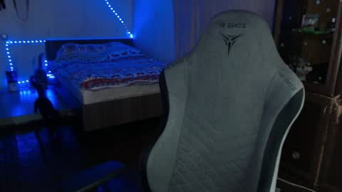 Snapshot of _purrari chatting on December 2024 01:18:02 AM Vampire online show from December 2024 01:18:02 AM