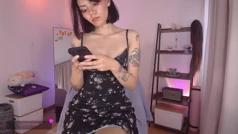 Laura online show from October 2025 08:08:02 PM