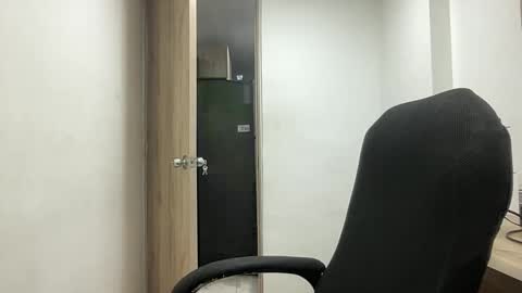 Juan Pablo-independent model online show from October 2025 01:37:02 AM