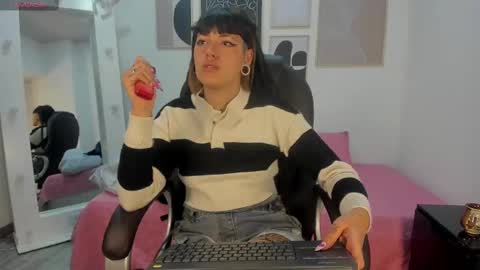 _sharlotte777 online show from September 2025 02:00:01 PM