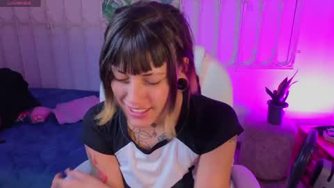 Snapshot of _sharlotte777 chatting on May 2026 01:51:02 PM _sharlotte777 online show from May 2026 01:51:02 PM