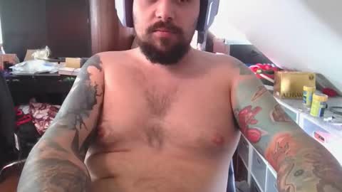 _smiley_bear27 online show from October 2025 01:46:01 AM