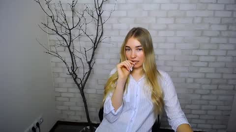 Snapshot of _snow_queen__ chatting on January 2025 12:27:02 PM Rachel online show from January 2025 12:27:02 PM