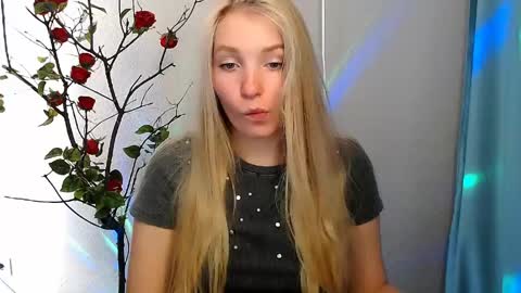 Snapshot of _snow_queen__ chatting on April 2026 01:35:02 PM Rachel online show from April 2026 01:35:02 PM