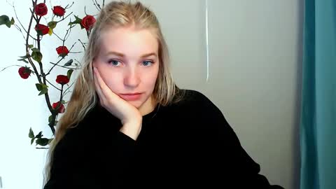 Snapshot of _snow_queen__ chatting on April 2026 01:16:02 PM Rachel online show from April 2026 01:16:02 PM