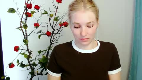 Snapshot of _snow_queen__ chatting on April 2026 01:04:01 PM Rachel online show from April 2026 01:04:01 PM