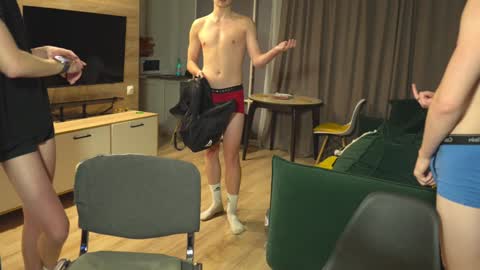 OLIVERpvt is open online show from January 2025 01:09:01 PM