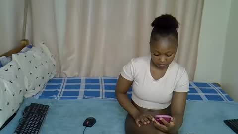 Snapshot of _sweetums chatting on September 2025 10:48:02 PM Rosy  Steph online show from September 2025 10:48:02 PM