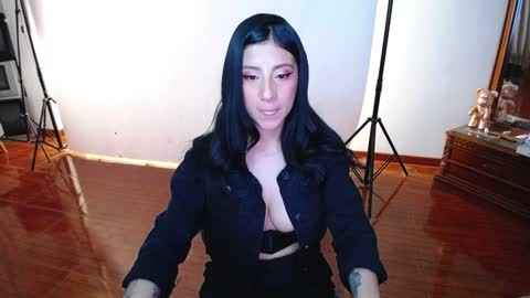 Snapshot of _the_dark_side_of_the_moon_ chatting on January 2025 01:58:02 AM _the_dark_side_of_the_moon_ online show from January 2025 01:58:02 AM