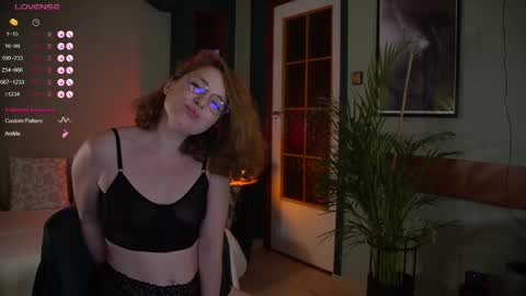 Evi online show from October 2025 11:18:01 PM