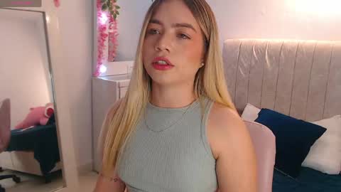 Snapshot of _tiffany1 chatting on May 2026 01:57:16 AM _tiffany1 online show from May 2026 01:57:16 AM